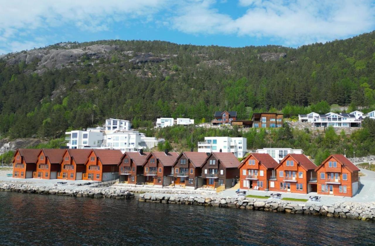 Preikestolen Panorama - Seaside Apartments Jørpeland Buitenkant foto